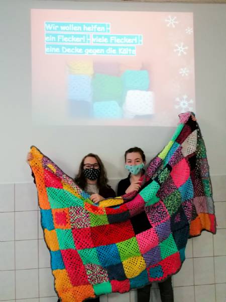 "Wir wollen helfen - ein Fleckerl - viele Fleckerl - eine Decke gegen die Kälte"